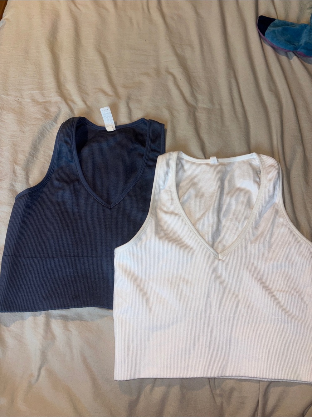 90 Degree By Reflex Ribbed V-Neck Crop Tank - White and Navy